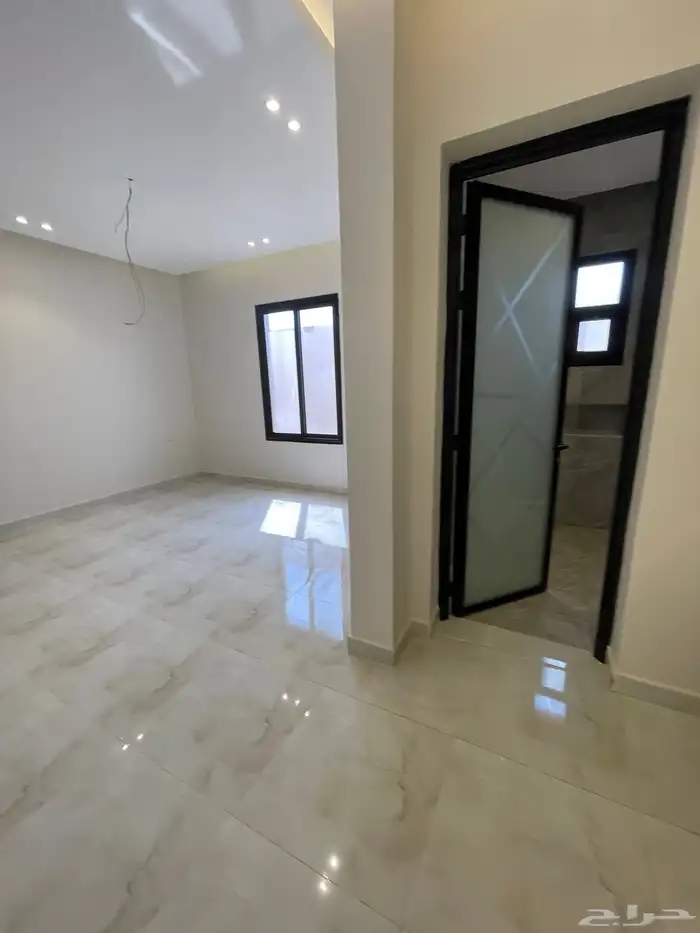 للبيع دور مؤسس شقق 19