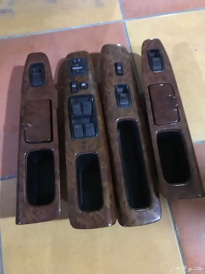 مجموعة قزاز كامري2006 خشبي اصلي 2