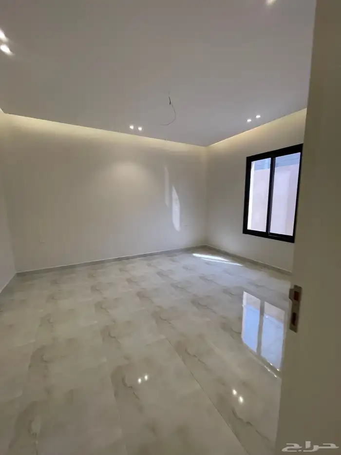 للبيع دور مؤسس شقق 16
