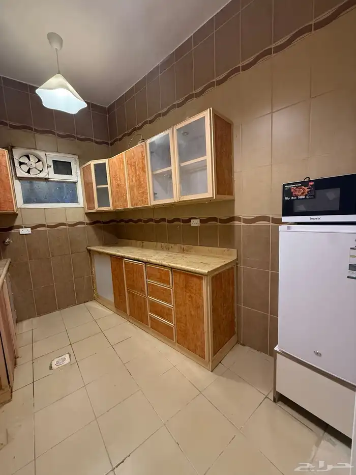 شقة راقية للايجار في العقيق 7