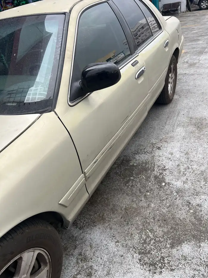 فورد فكتوريا 2004 2