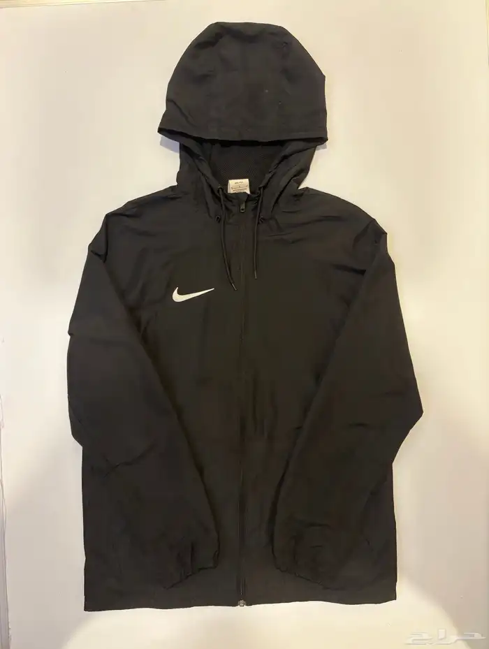 بلوفر صيفي أسود من Nike 0