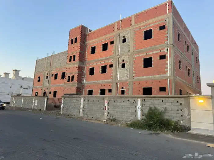 عماره عظم حي الرياض المساحه 900م على شارعين 0