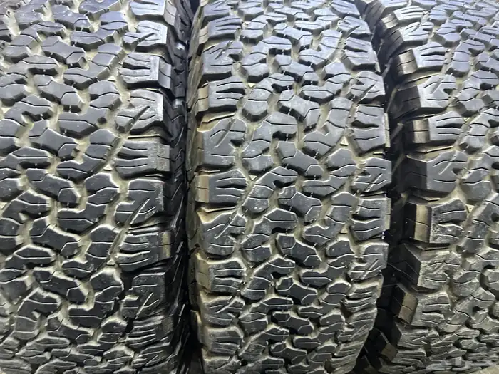 كفرات بي اف قودرتش نص حجري مقاس 285 70 17 0