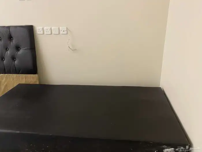 سرير لون اسود بحاله ممتازه جديد 0