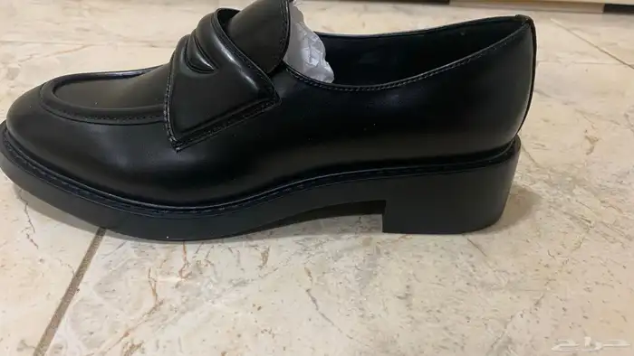 شوز يناسب الرجال والنساء غير مستخدم سبب البيع كبير 0