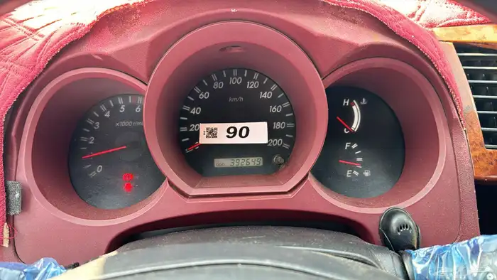 هايلوكس GLX فل كامل . الممشى 390الف . السوم 35 الف . 8