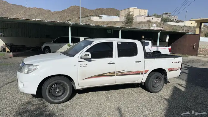 هايلوكس GLX فل كامل . الممشى 390الف . السوم 35 الف . 0