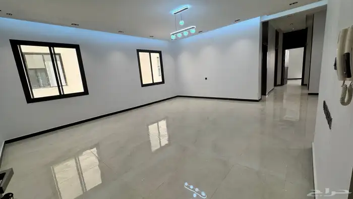 ادوار ممتازه في موقع مميز حي الحزم مساحه 300م 4