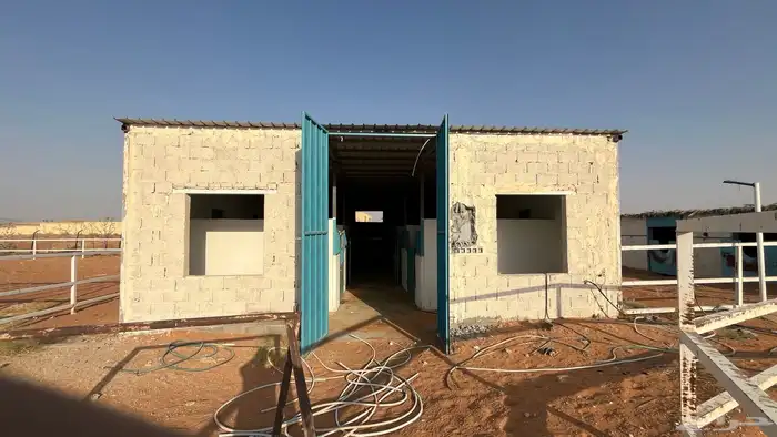 اسطبل كامل للبيع 11