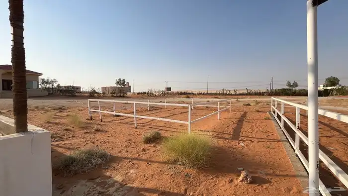 اسطبل كامل للبيع 23