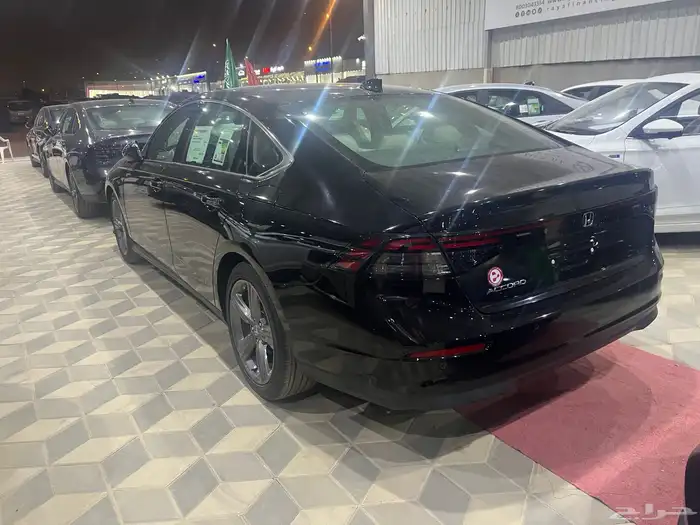 هوندا اكورد 2025. نص فل 5