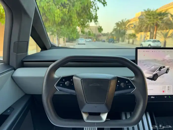 سايبر تراك تسلا Foundation 1