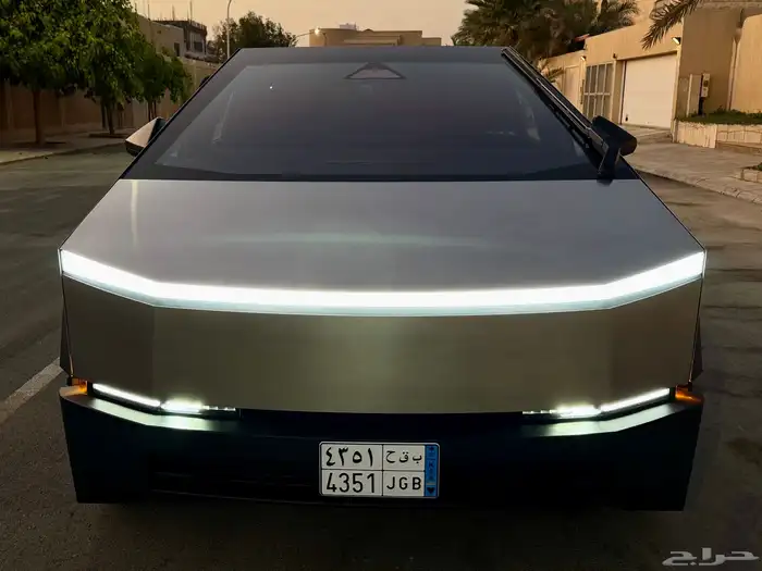 سايبر تراك تسلا Foundation 12