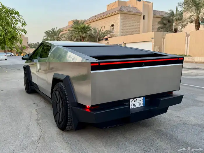 سايبر تراك تسلا Foundation 2