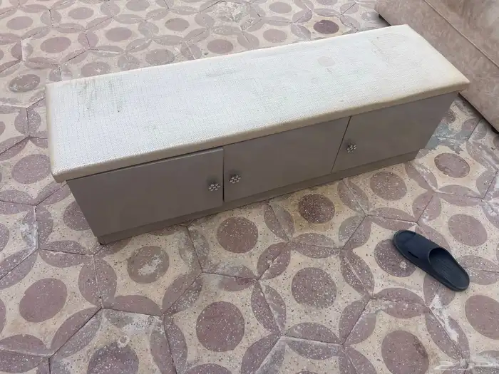 كنب خمس قطع تقربيا 6 متر حرف L لايوجد فيها تلف 0