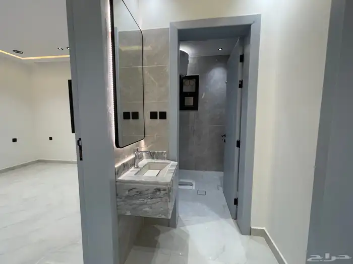 ادوار للبيع بحي البيان 10