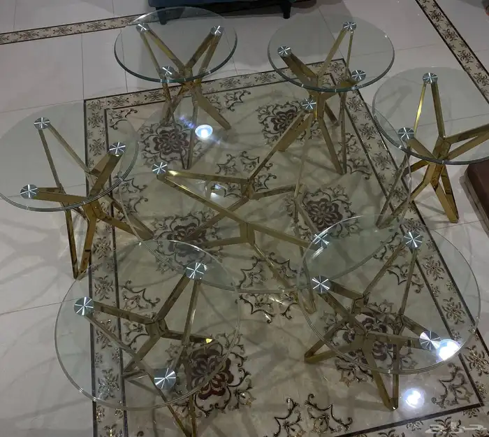 طاولة زجاجية للبيع حبة كبيره و6 صغيره والقزاز دبل 1