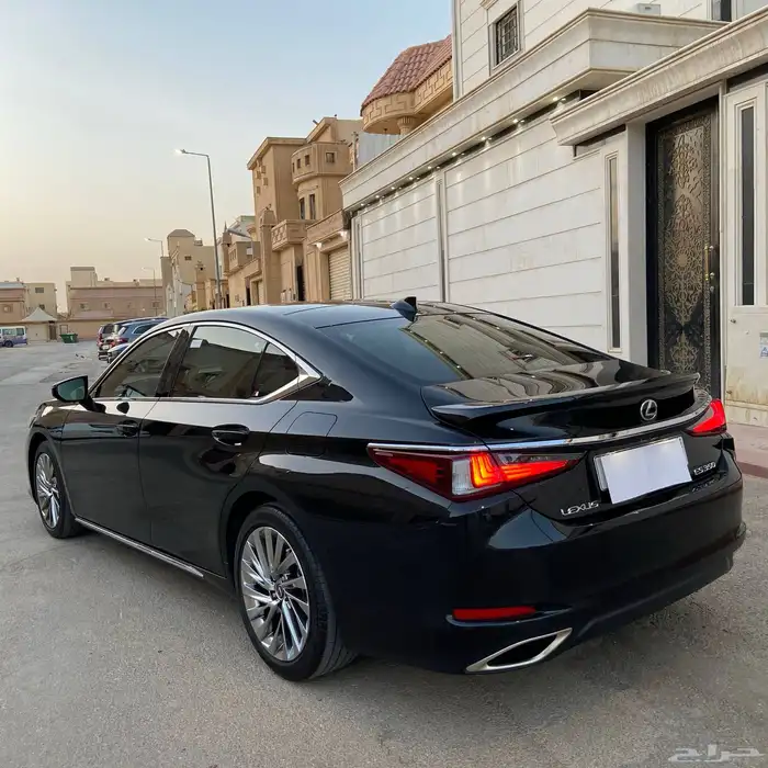 لكزس ES 350 CC موديل 2023 ممشى 59 ألف أسود سعودي - وكالة 6