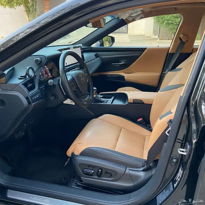 لكزس ES 350 CC موديل 2023 ممشى 59 ألف أسود سعودي - وكالة 15