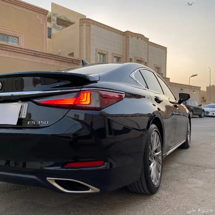 لكزس ES 350 CC موديل 2023 ممشى 59 ألف أسود سعودي - وكالة 7