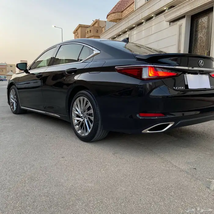 لكزس ES 350 CC موديل 2023 ممشى 59 ألف أسود سعودي - وكالة 4