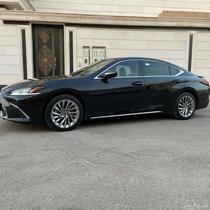 لكزس ES 350 CC موديل 2023 ممشى 59 ألف أسود سعودي - وكالة 8