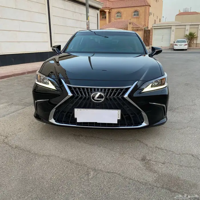لكزس ES 350 CC موديل 2023 ممشى 59 ألف أسود سعودي - وكالة 1