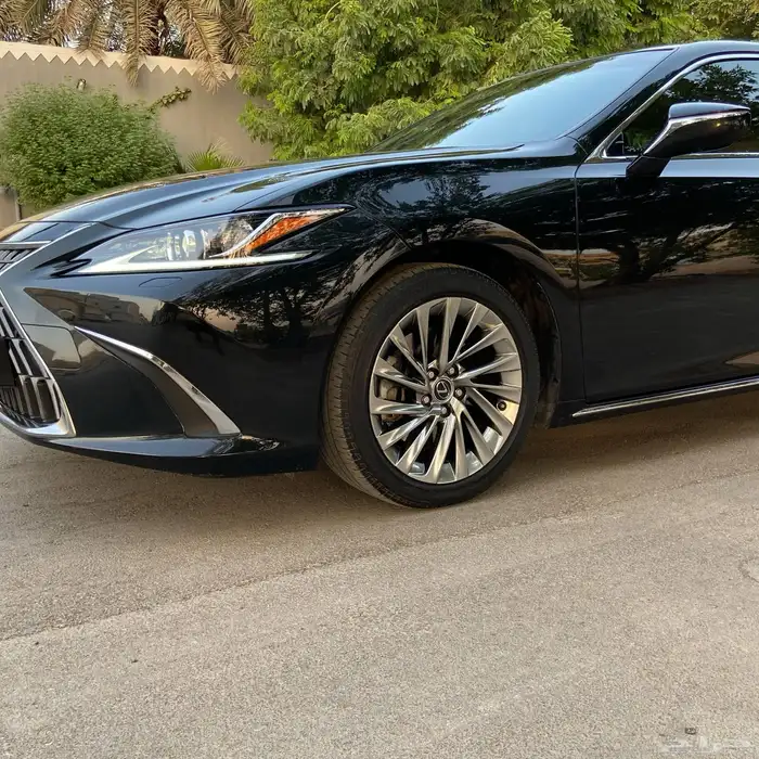 لكزس ES 350 CC موديل 2023 ممشى 59 ألف أسود سعودي - وكالة 10