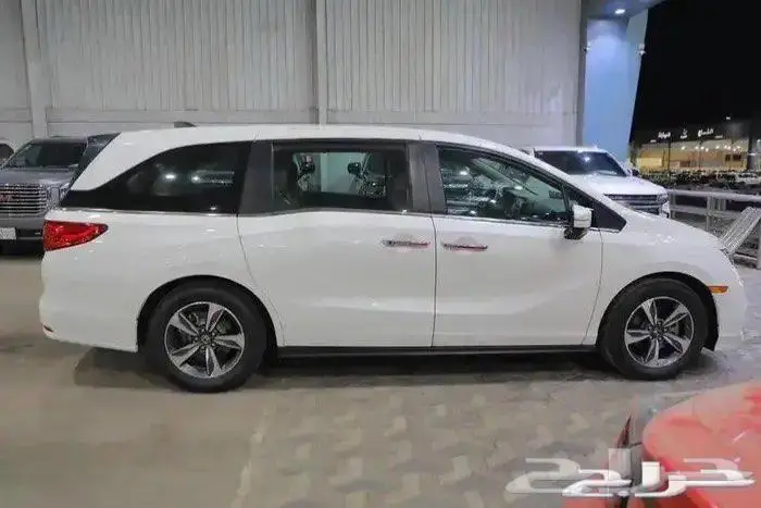 هوندا اوديسي فل كامل فتحة سقف جلد ستة سلندر موديل 2019 3
