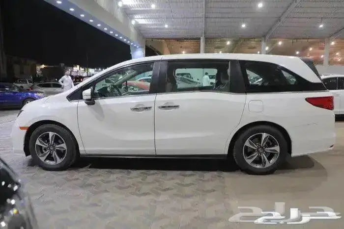 هوندا اوديسي فل كامل فتحة سقف جلد ستة سلندر موديل 2019 4