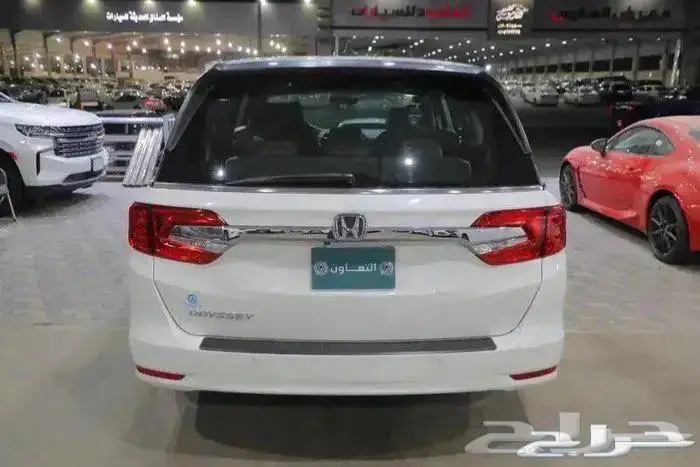 هوندا اوديسي فل كامل فتحة سقف جلد ستة سلندر موديل 2019 5