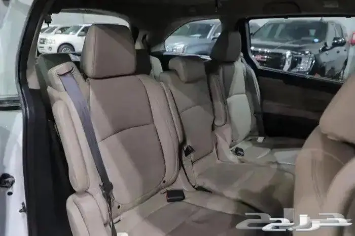 هوندا اوديسي فل كامل فتحة سقف جلد ستة سلندر موديل 2019 13