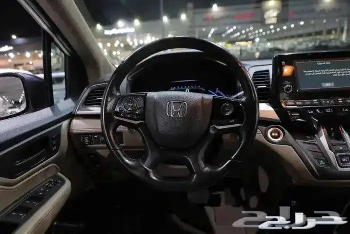 هوندا اوديسي فل كامل فتحة سقف جلد ستة سلندر موديل 2019 15