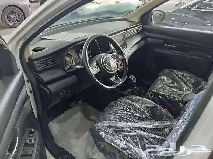 سوزوكي ارتيجا 2025 استاندر 4