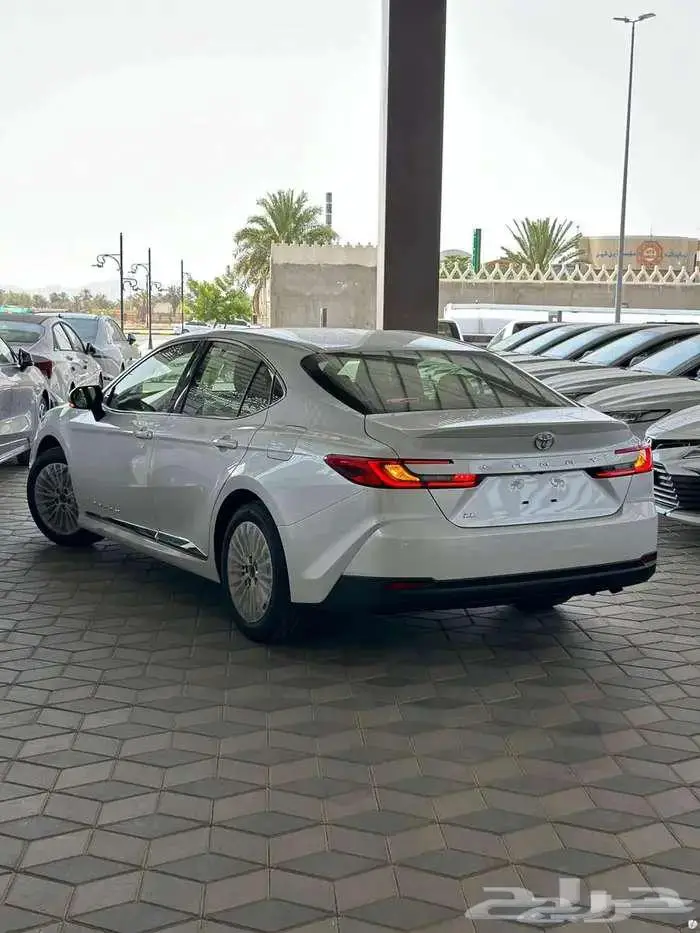 تويوتا كامري فئة LEبنزين فتحه سعودي2025-124.700 2