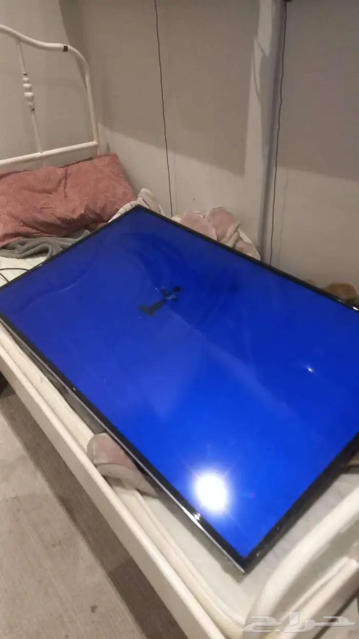 عندي شاشتين شاشه 59 بوصه وشاشه 65 بوصه للبيع ععلى السوم 2