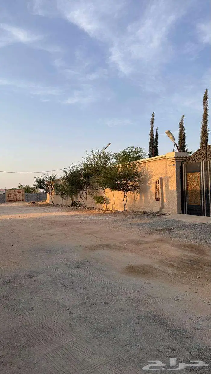 للبيع بيت بحوش كبير ومزرعة وعمارة عظم على 4 واجهات بالطائف 6
