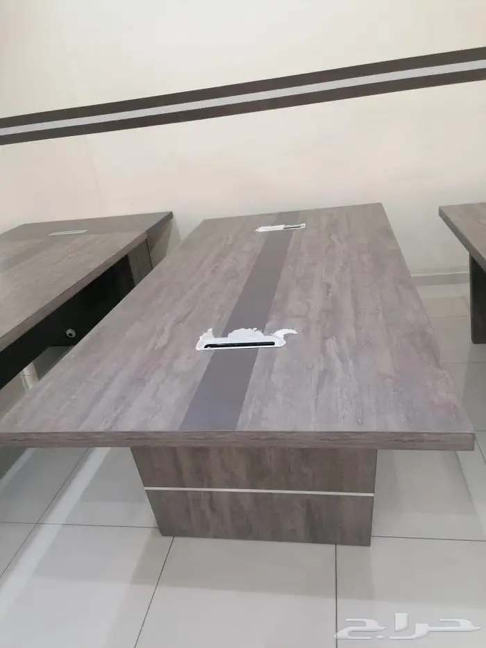 طاولة اجتماعات ملامين فخمة جميع المقاسات بتصميم أنيق وعصري 40