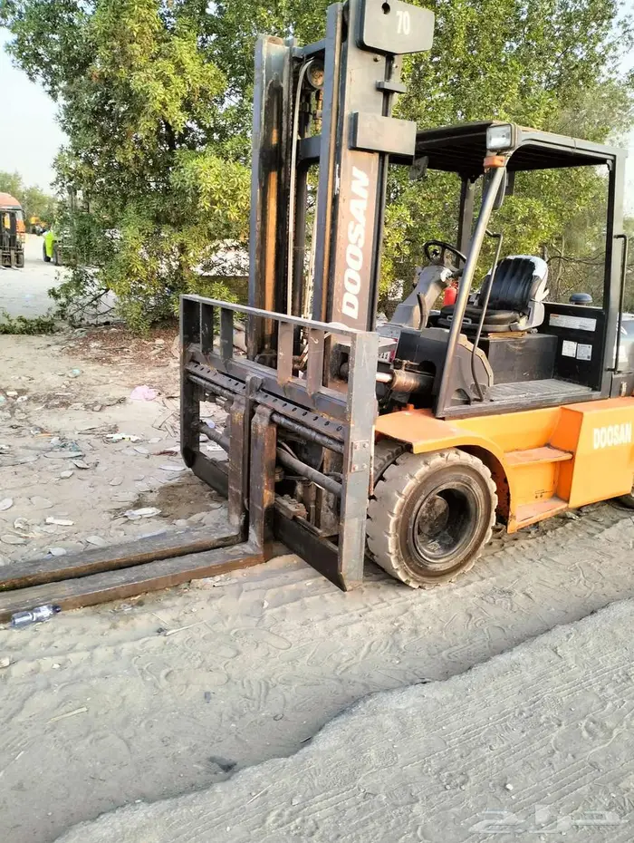 Forklift for rent 7