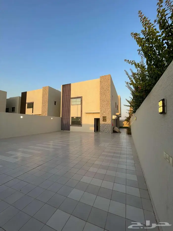 للبيع فيلا سكنية بعنيزة حي الحمراء 644 0