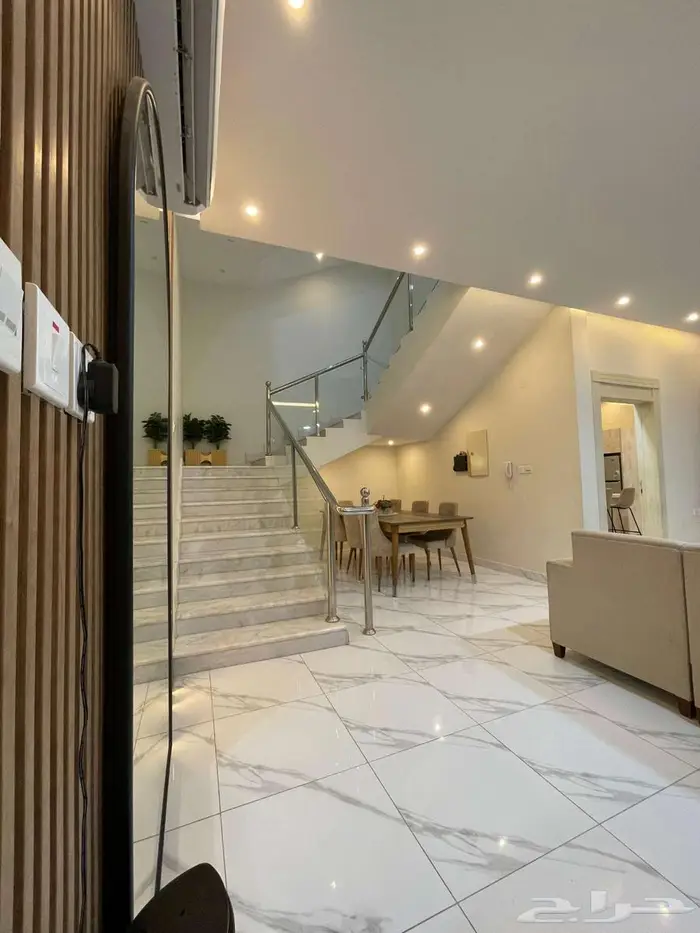 للبيع فيلا سكنية بعنيزة حي الحمراء 644 7