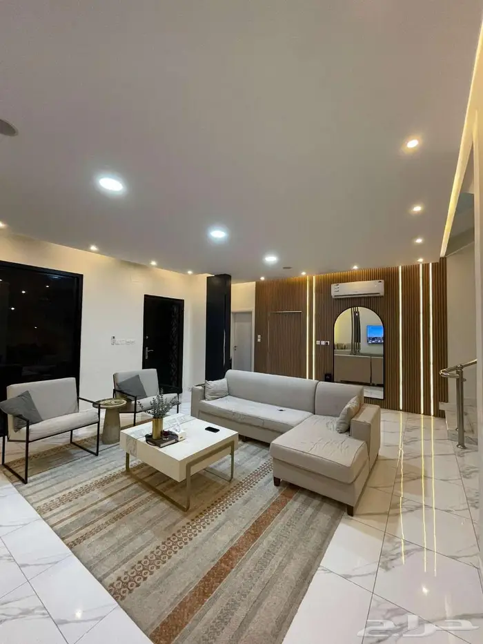 للبيع فيلا سكنية بعنيزة حي الحمراء 644 15