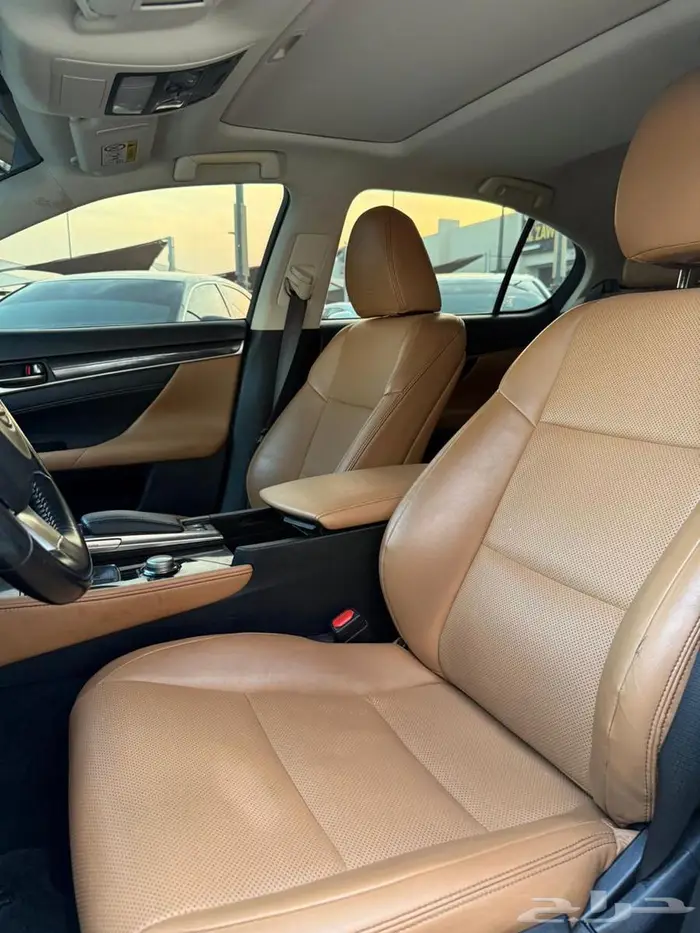 لكزس GS200 T نظيف جدا لوحات دبي 4