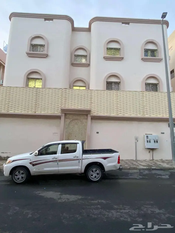 للبيع عماره ثلاث ادوار وبدروم بالسحيلي 0