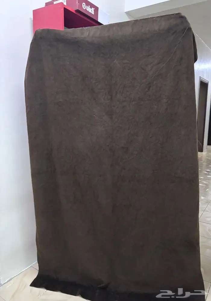 كراسي بلاستيك وستارة 1