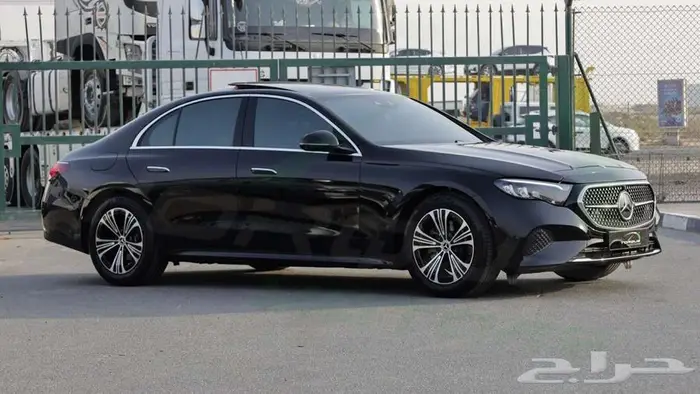 2025 MERCEDES-BENZ E 200 2.0L RWD اصفار مع ضمان 3