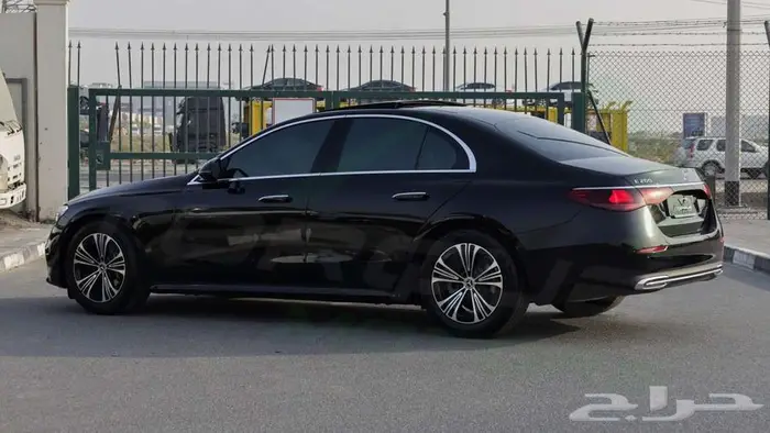 2025 MERCEDES-BENZ E 200 2.0L RWD اصفار مع ضمان 4
