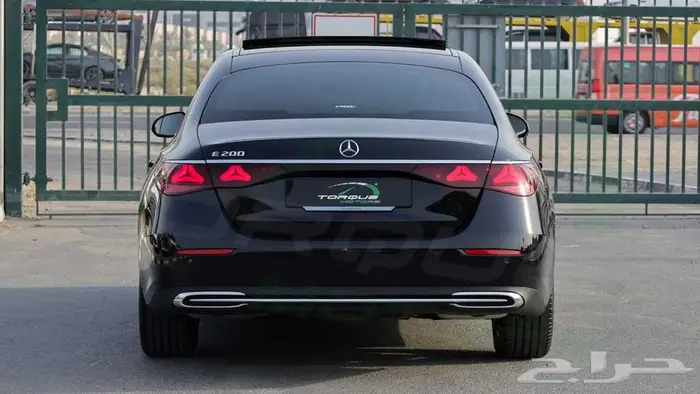 2025 MERCEDES-BENZ E 200 2.0L RWD اصفار مع ضمان 5