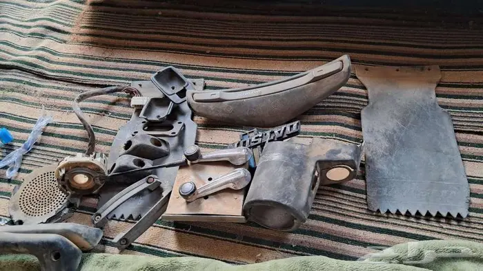 للبيع قطع ددسن 78 قديم غليون من مديل 79 وتحت كل القطع فيه 1